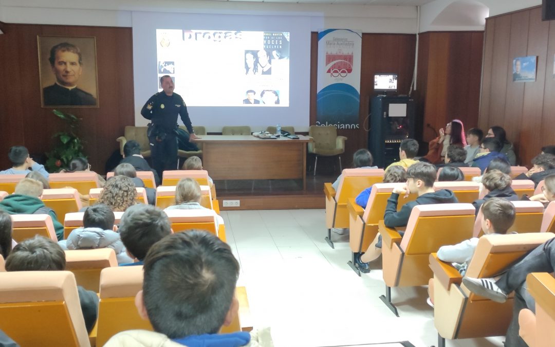 3ºESO: CHARLA DE LA POLICÍA NACIONAL